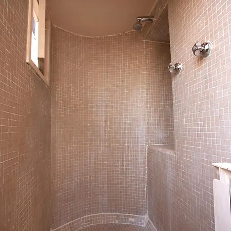 Lägenhet Navona Large 1br House