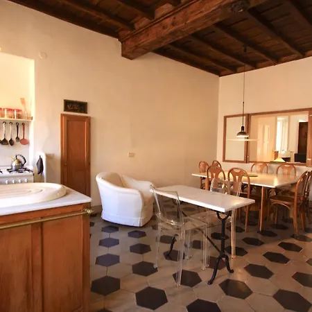 Navona Large 1br House דירה
